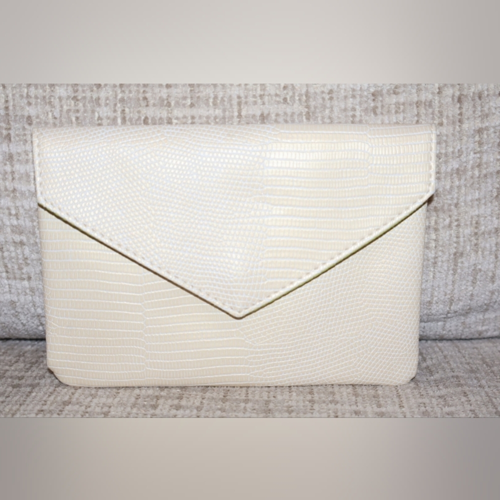 2/$10 Ipsy Elegant White and Cream Glam/Makeup Bags. - Picture 6 of 8